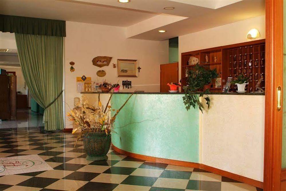 Hotel Residence Adria 罗迪-加尔加尼科 外观 照片